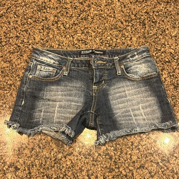 ZCOJEANS Premium in size 1.Shorts Great condition - Picture 2 of 5